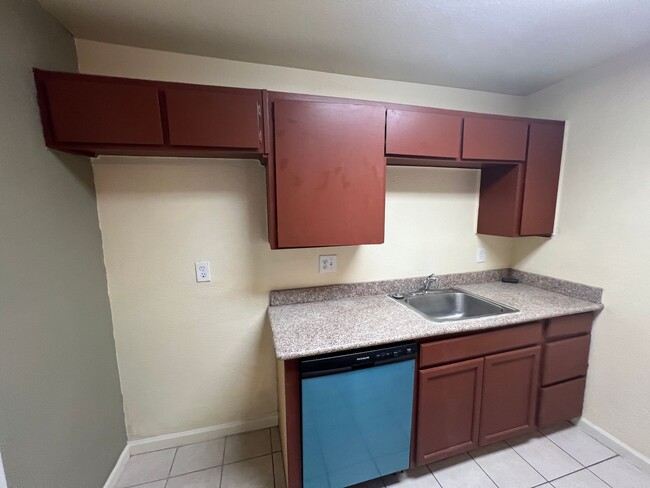 Building Photo - Single story 3 bedroom with two car garage!