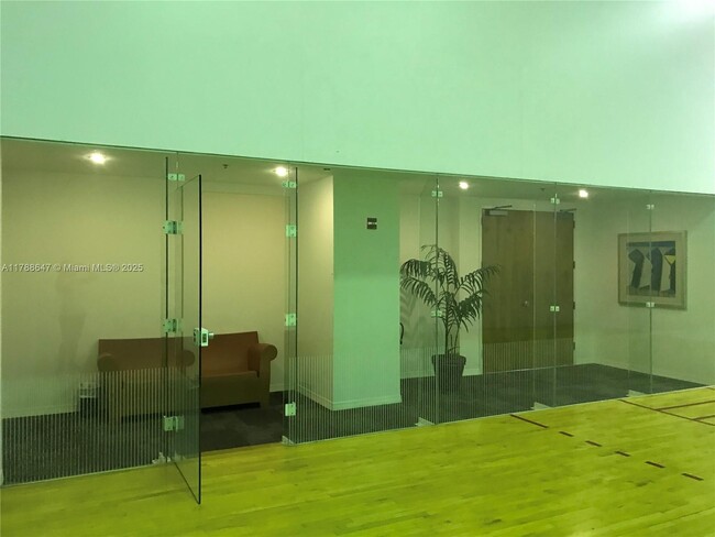 Building Photo - 1155 Brickell Bay Dr