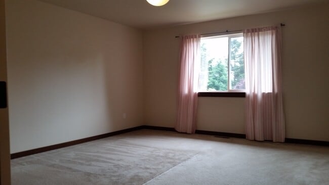 Building Photo - Beautiful 4 bed 2.5 bath in Kenmore, minutes to HWY 522/Burke-Gilman Trail