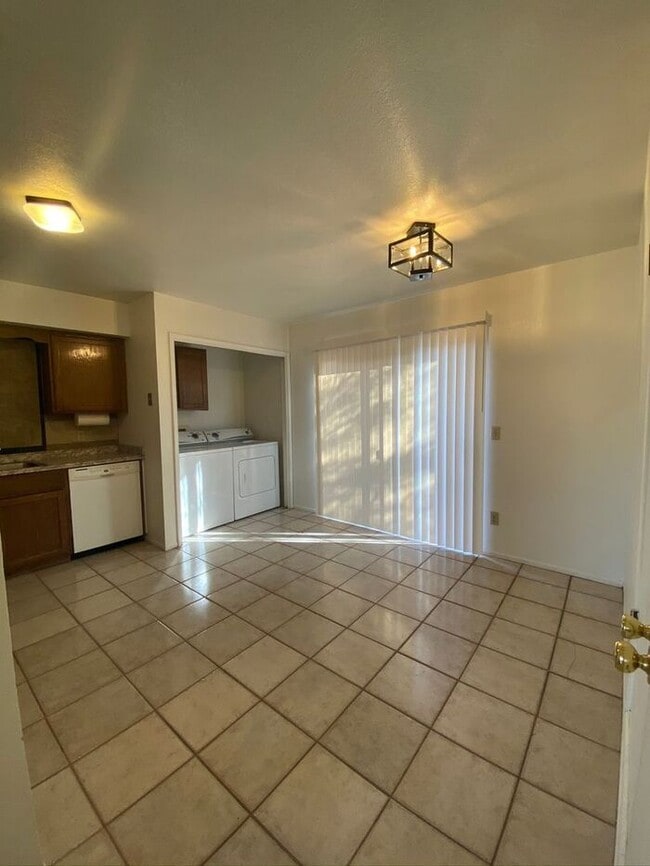 Building Photo - 5758 E 24th St