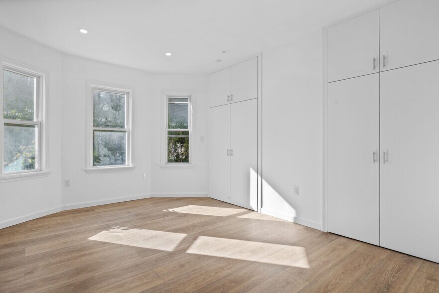 Building Photo - 172 Lexington Ave