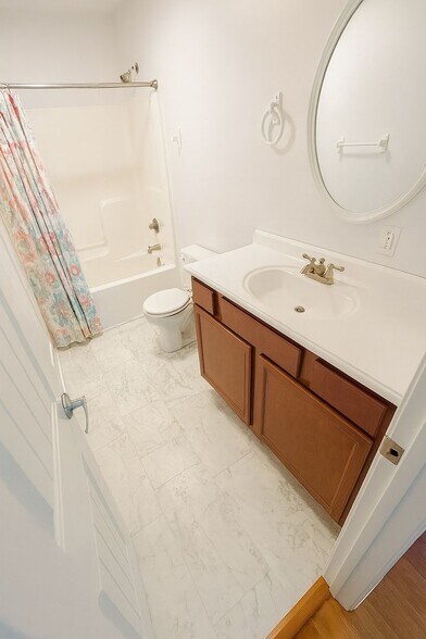 Building Photo - 543 Becks Church Rd