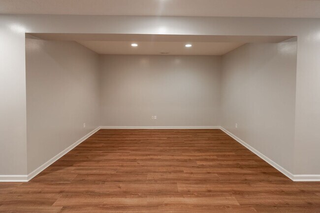 Building Photo - 8965 Snowberry Court