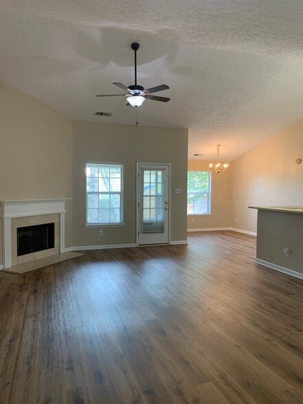 Building Photo - 213 Copperfield Ln