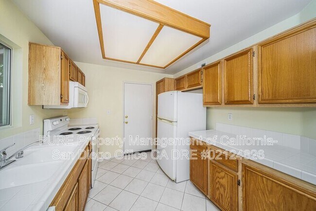 Building Photo - 31977 Arlington Cir