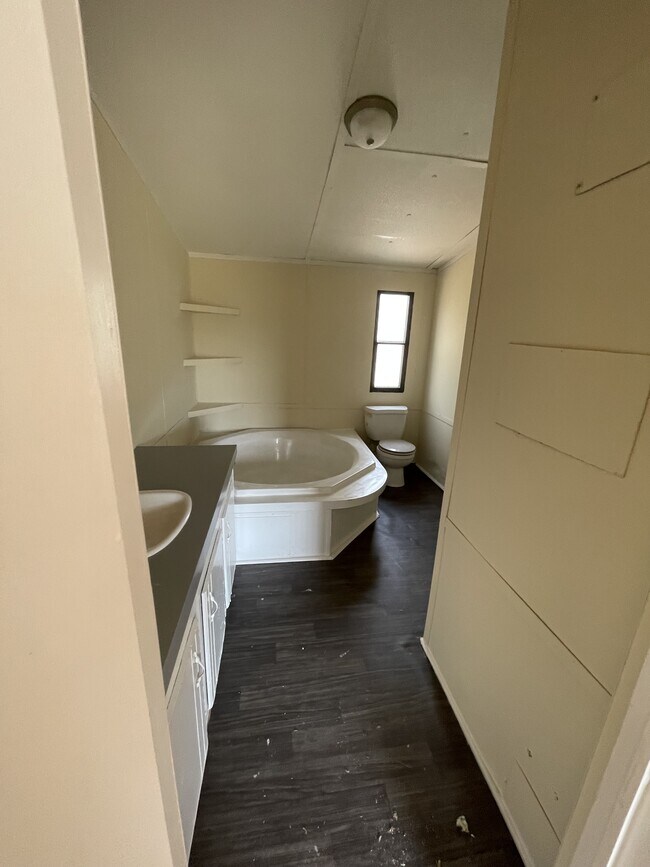 Building Photo - 251 New Cassel Dr