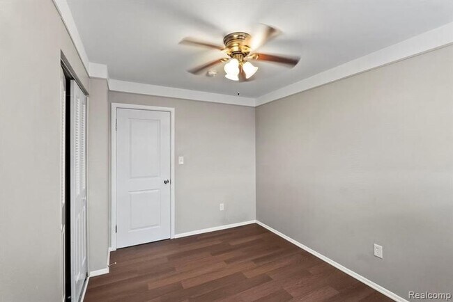 Building Photo - Gorgeous Madison Heights Gem!