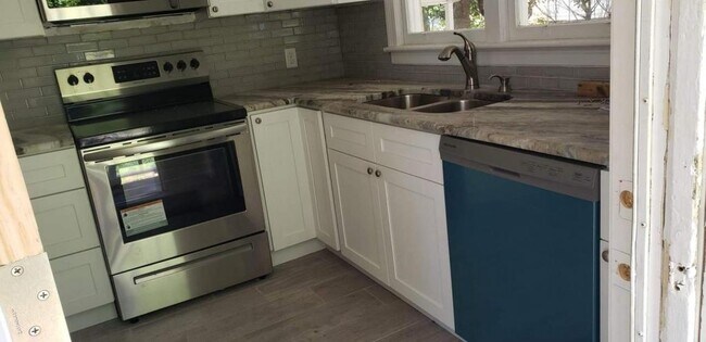 Building Photo - 50 Bishop Ln N