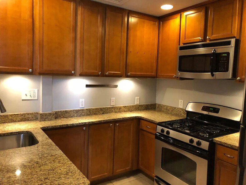 Building Photo - 1226 Saint Paul St