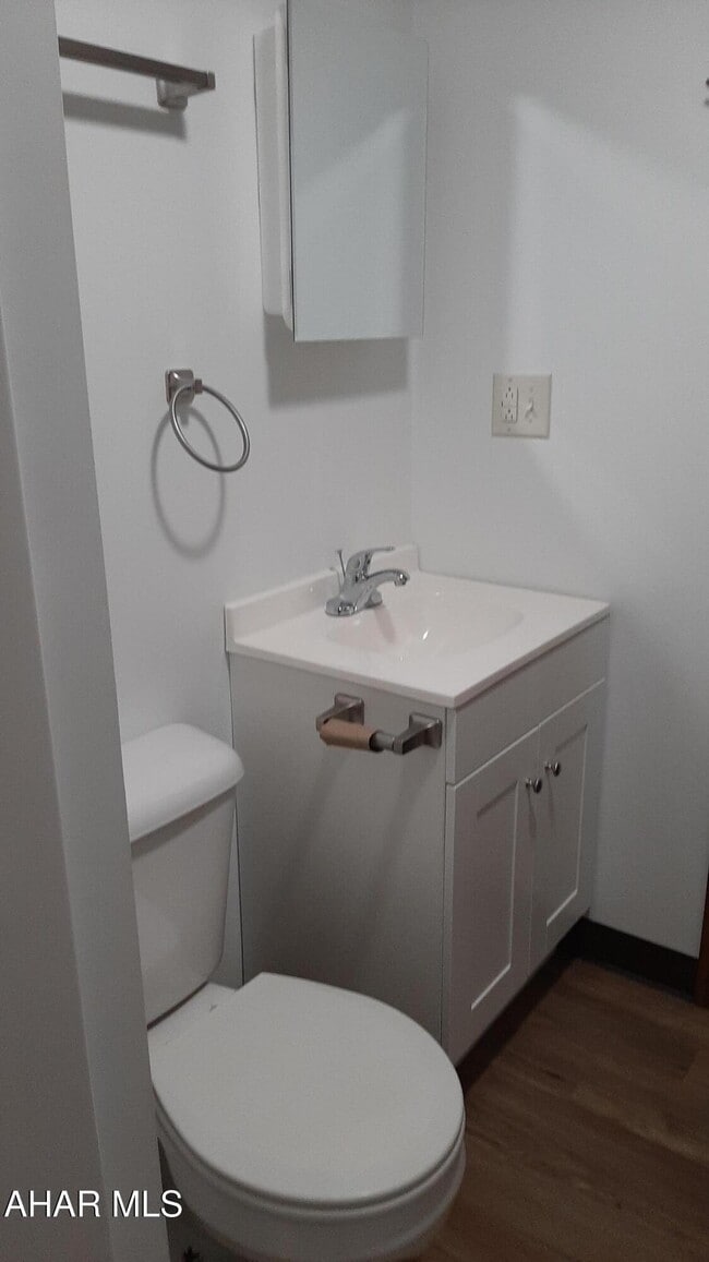 Building Photo - 500 Gallitzin Rd