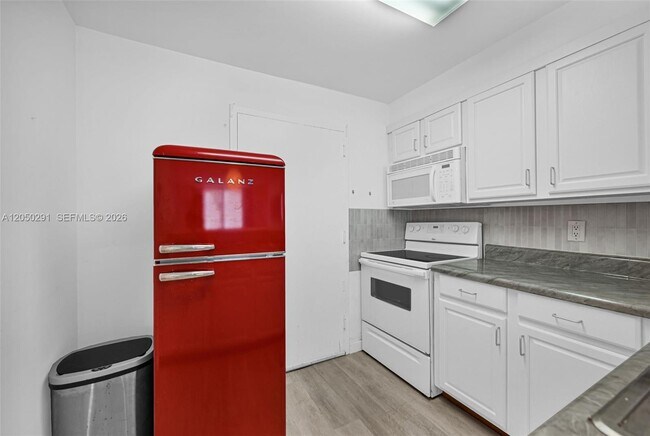 Building Photo - 345 Ocean Dr