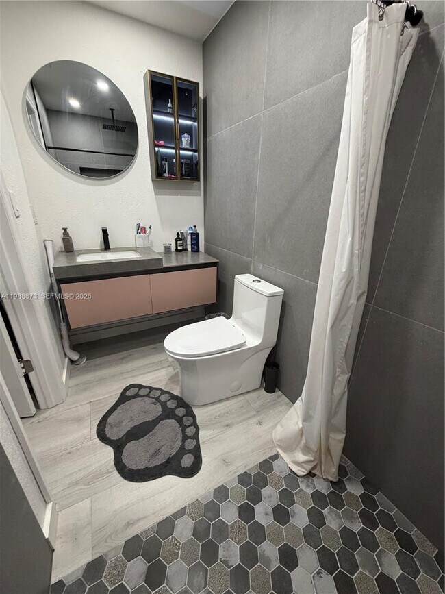 Building Photo - 660 SW 30th Terrace