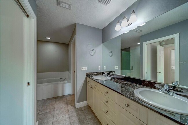 Building Photo - 270 Valencia Cir