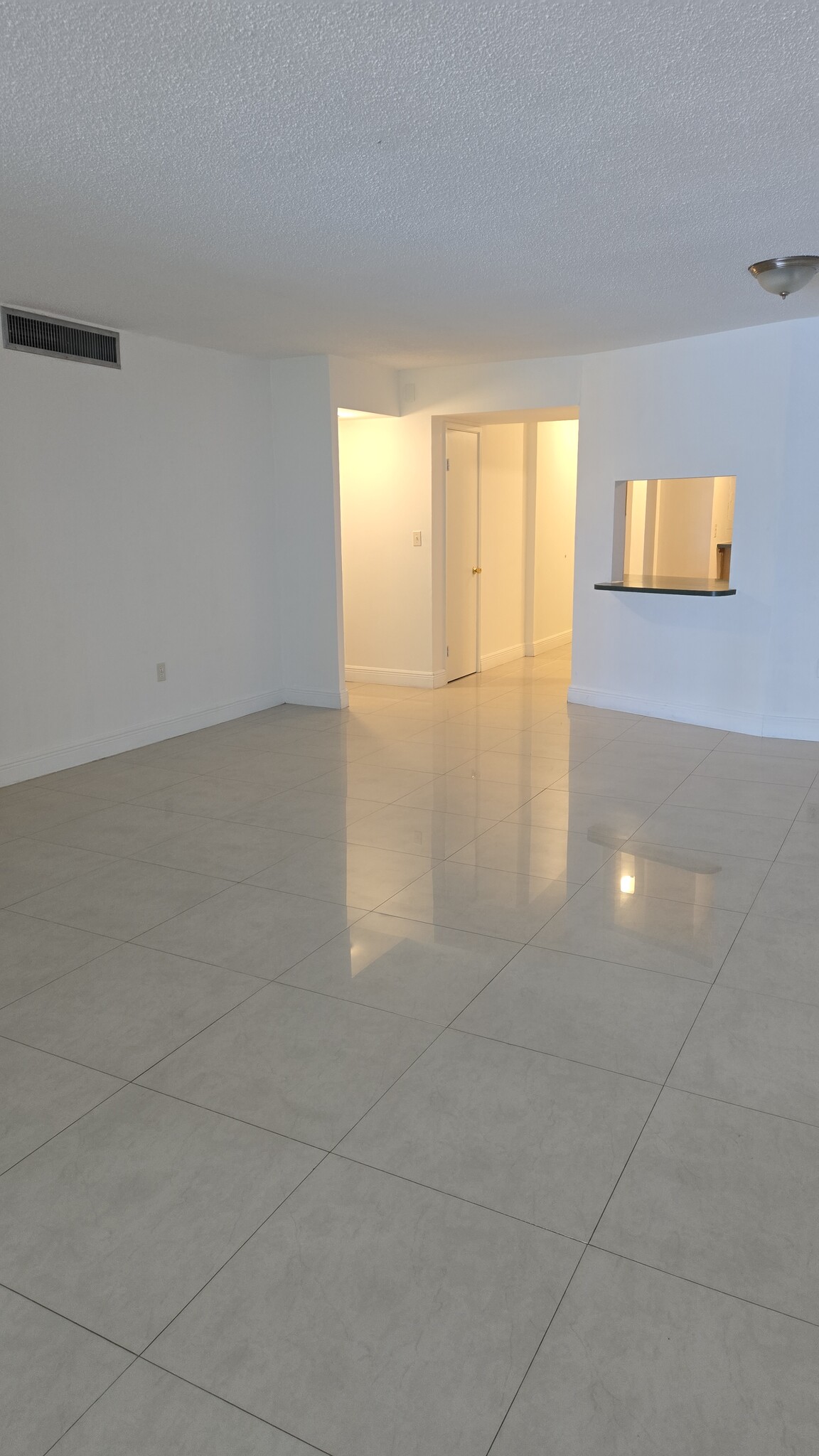 Building Photo - 1670 NE 191st St