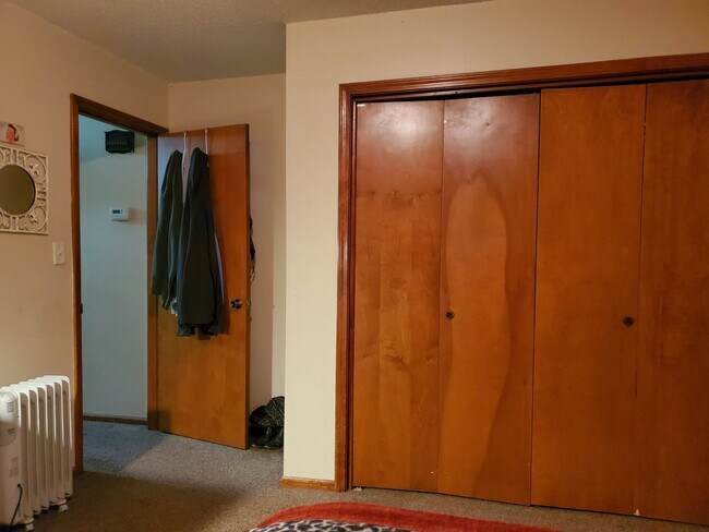 Building Photo - Adrian/Navarre Duplexes