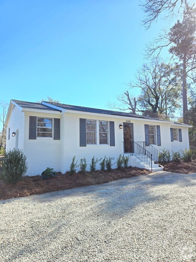 Building Photo - MYRTLE GROVE ROAD - Private Boat Ramp in n...