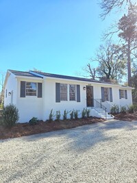 Building Photo - MYRTLE GROVE ROAD - Private Boat Ramp in n...