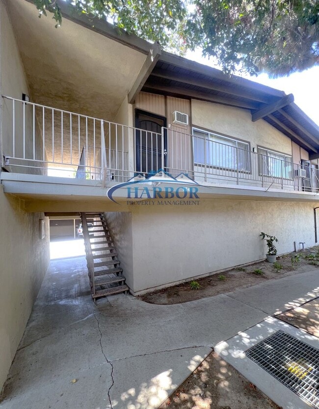 Building Photo - Charming Studio in Gated Community