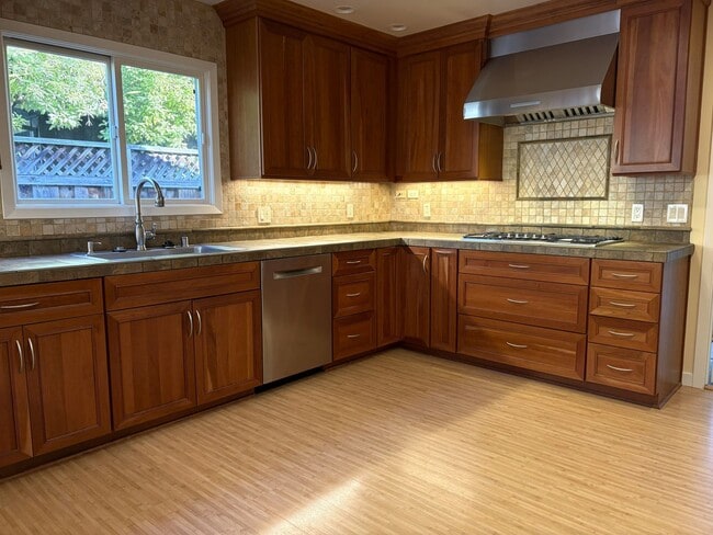 Building Photo - Beautiful Palo Alto Home with In-Law Suite, Central AC & Heated Pool