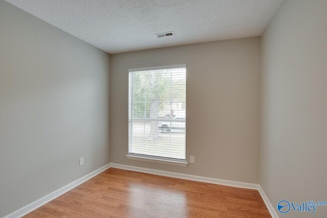Building Photo - 118 River Oaks Dr