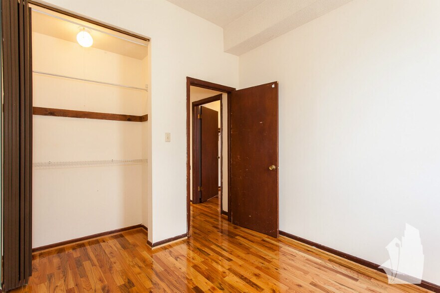 Building Photo - 2523 N Lincoln Ave