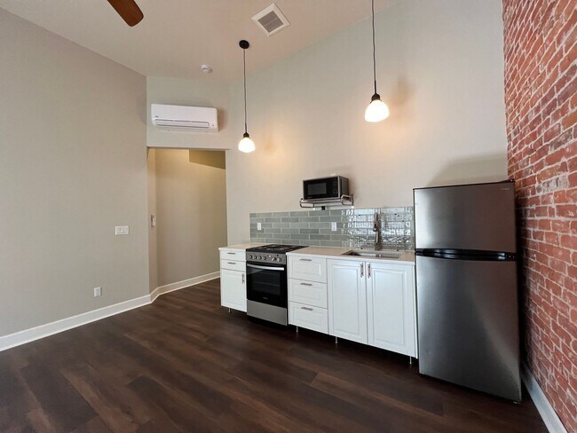 Building Photo - Modern Living with a Touch of Historic Charm