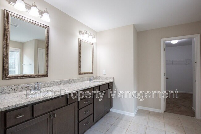 Building Photo - 122 Cedar Wy