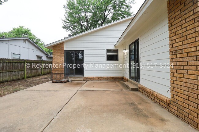 Building Photo - 3 Bedroom Gem in Union Schools! Available for Immediate Move In!