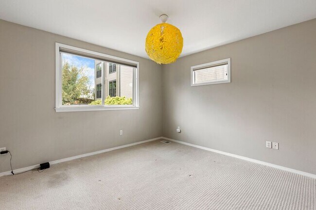 Building Photo - 923 SE 34th Ave