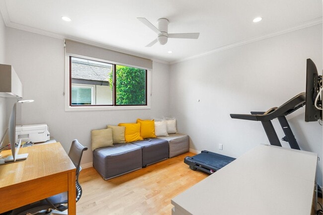 Building Photo - Updated Mid Century Home in Rancho Palos V...