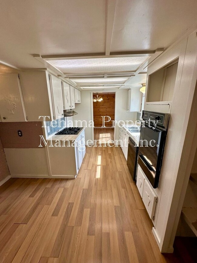Building Photo - 3 Bedroom Home With Central Heat and Air