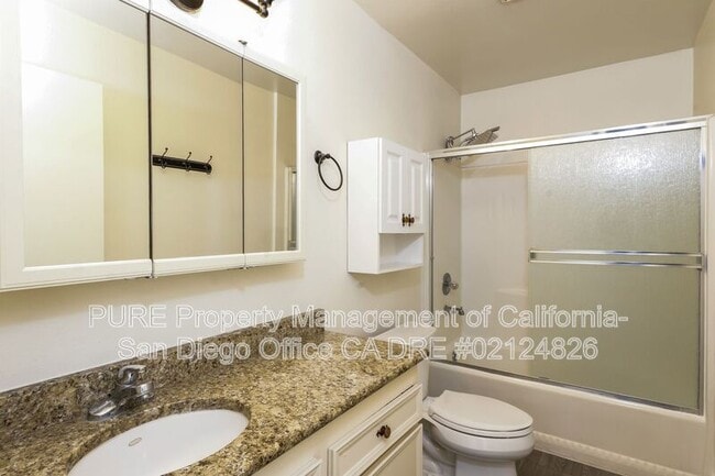 Building Photo - 615 Vine St