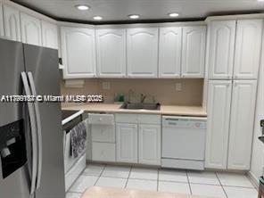 Building Photo - 300 Bayview Dr