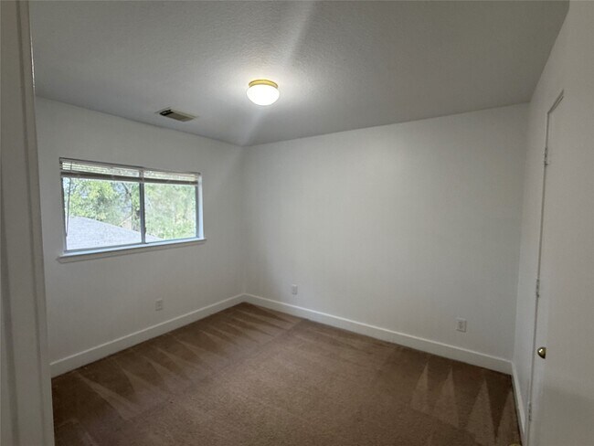 Building Photo - 809 Dragonfly Dr