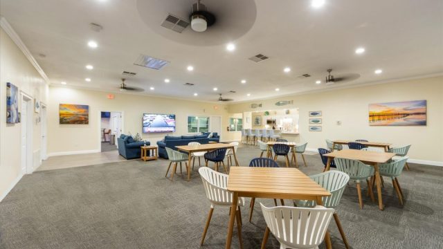 Building Photo - 100 61st St E