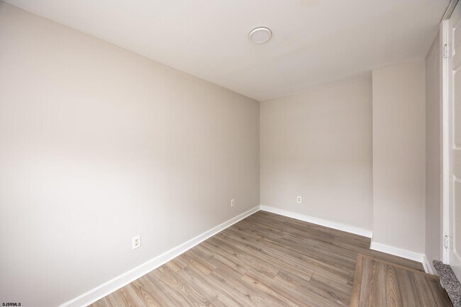 Building Photo - 320 Bergen Ave