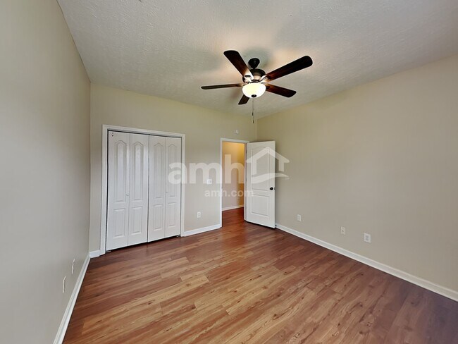 Building Photo - 210 Fox Hunt Ln