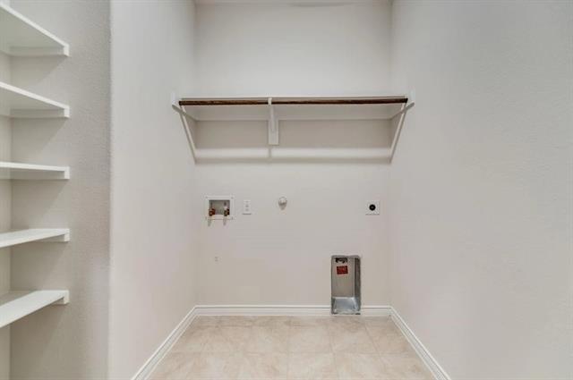 Building Photo - 937 Royal Ln