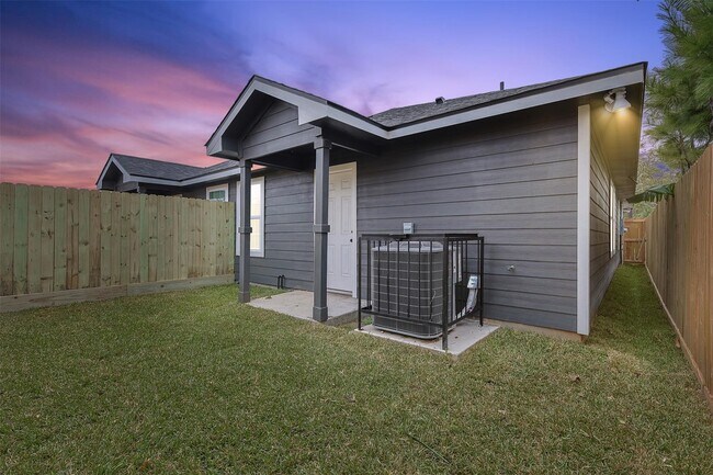 Building Photo - 9716 Fillmore St