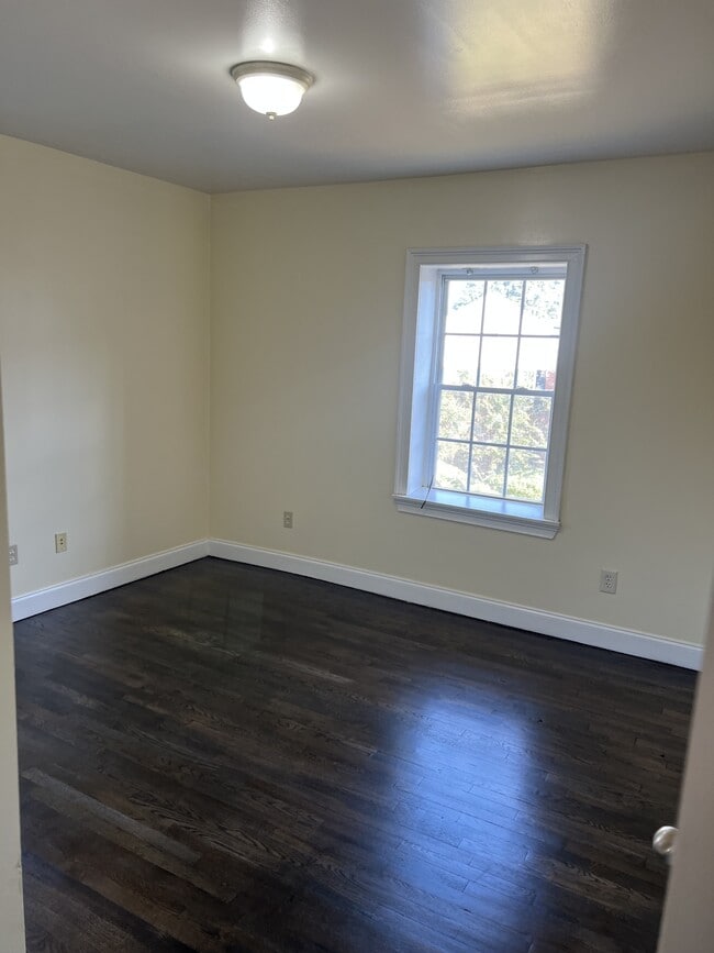 Building Photo - 2367 Cascade Rd