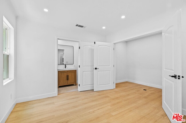 Building Photo - 1722 Bel Aire Dr