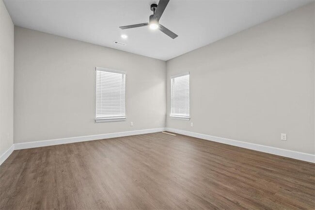 Building Photo - 1050 Sunshine Ct