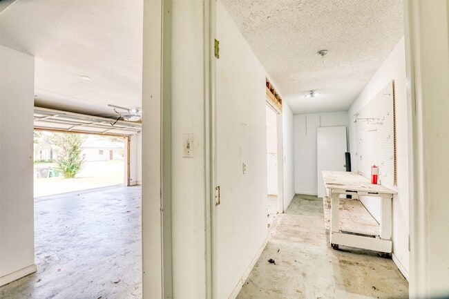 Building Photo - 607 Rosewood Dr