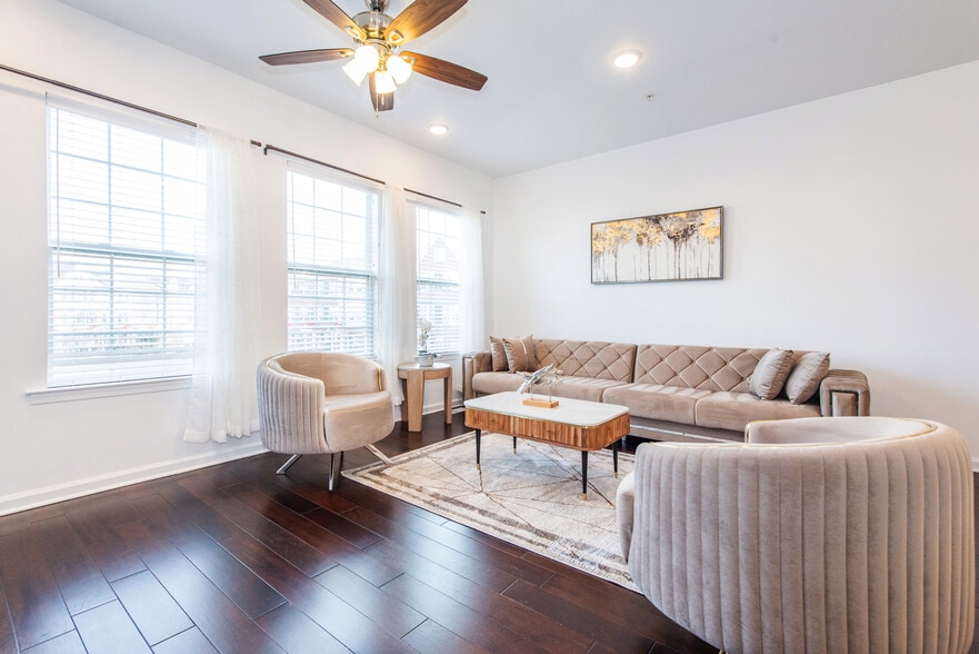 Living room - 33 Landmark Ln