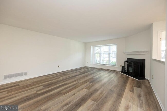 Building Photo - 112 Whistling Swan Ln