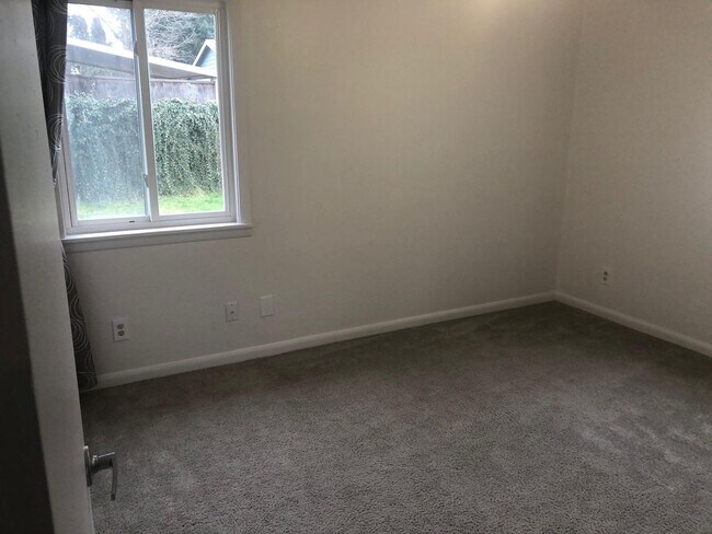 Building Photo - Lisa Johnson Duplex (LJ)