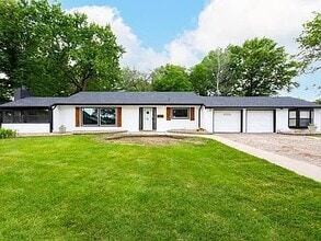 Building Photo - 1028 28th St