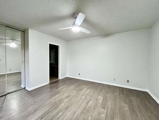 Building Photo - 2971 Waterford Dr S