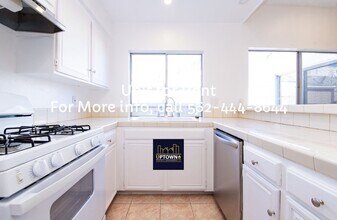 Building Photo - Townhome - 3 Bedrooms-2 Baths - Santa Ana