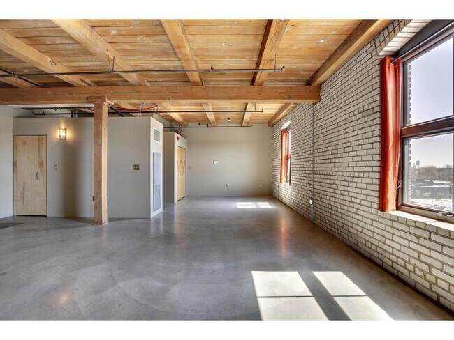 Building Photo - 127 5th St NE